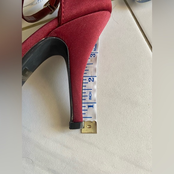 Blossom Collection. : Size 7 , Burgundy dressy heels - Picture 5 of 9